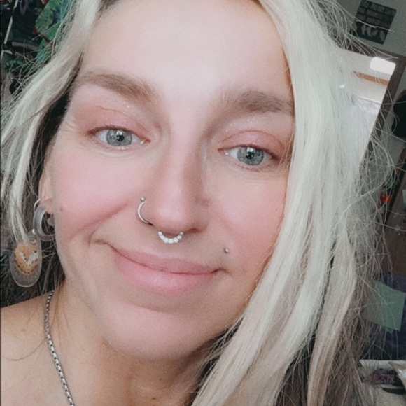 🧜‍♀️✨ hii there! Meet your Posh Ambassador Hiedi! 🙋‍♀️😊 - Picture 4 of 16